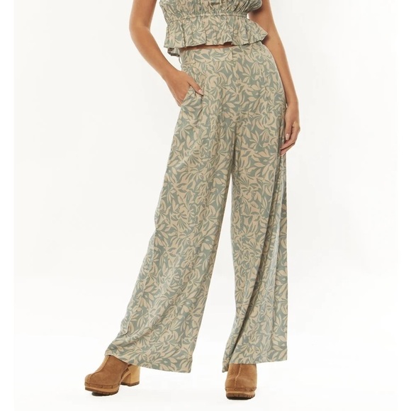 Amuse Society Jamie Pant Tropical Beach Vacation in Green/Cream Size Small - Picture 1 of 11